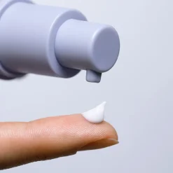 Mu00C1DARA Augenpflege RETINOL ALTERNATIVE Plant-Powered Eye Serum von MÁDARA