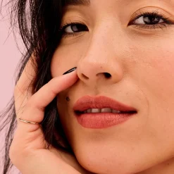 Benefit Plushtint - Feuchtigkeitsspendender Matter Tint Online