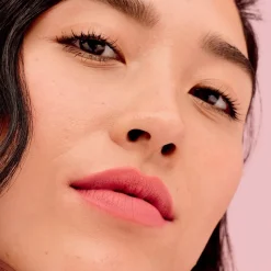 Benefit Plushtint - Feuchtigkeitsspendender Matter Tint Online