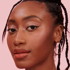 Benefit Blush Shellie Rouge Softem Rosa mit Perlmuttschimmer von