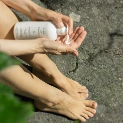 Bju00F6rk u0026 Berries Botanist Hand & Body Lotion von Björk & Berries New