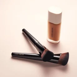 Laura Mercier Brushes Real Flawless Foundation Brush von Sale