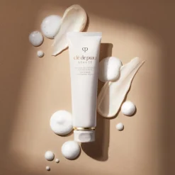 Clu00E9 de Peau Beautu00E9 Clé de Peau Beauté Clarifying Cleansing Foam