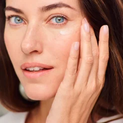 Clu00E9 de Peau Beautu00E9 Clé de Peau Beauté Eye Contour Cream Supreme