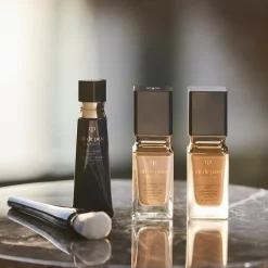 Clu00E9 de Peau Beautu00E9 Clé de Peau Beauté Radiant Cream Foundation