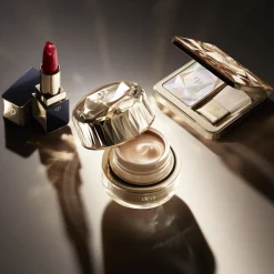 Clu00E9 de Peau Beautu00E9 Clé de Peau Beauté The Foundation