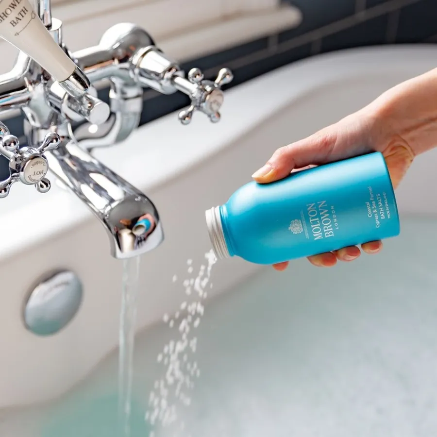 Molton Brown Coastal Cypress & Sea Fennel Bath Salt von