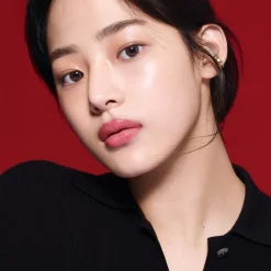 CHANEL CREME N°1 DE CREME MIT ROTER KAMELIE Polstert auf – glättet – schützt von