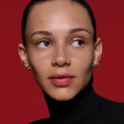 CHANEL CREME N°1 DE CREME MIT ROTER KAMELIE Polstert auf – glättet – schützt von