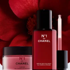 CHANEL CREME N°1 DE CREME MIT ROTER KAMELIE Polstert auf – glättet – schützt von