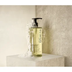 Shu Uemura Deep Cleanser Weightless Shampoo Scalp & Hair von