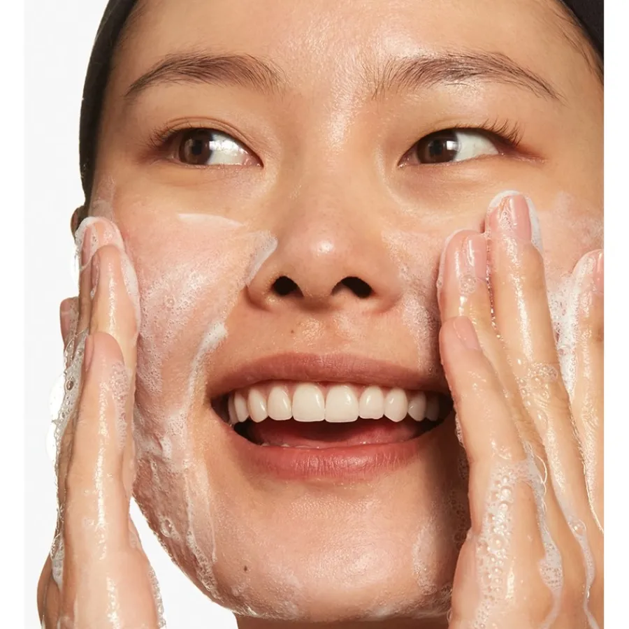 Clinique Exfoliationsprodukte 2-in-1 Cleansing + Exfoliating Jelly von