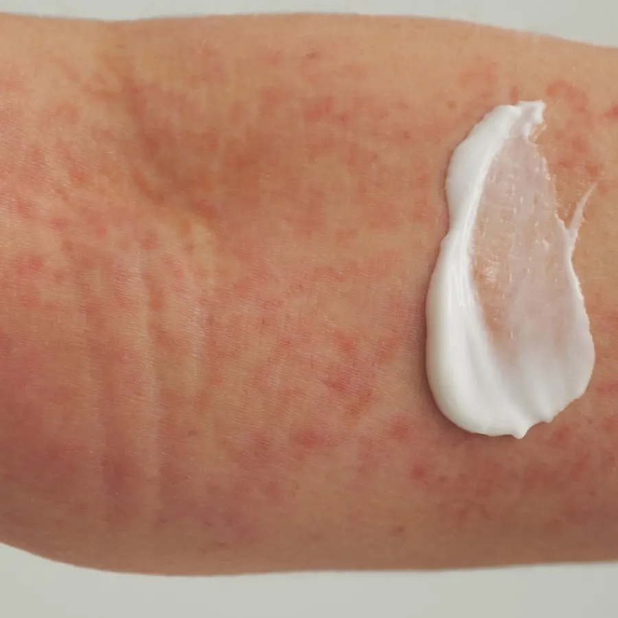 DADO SENS EXTRODERM DUSCHCREME - bei trockener Haut und Neurodermitis von Discount