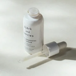 Bju00F6rk u0026 Berries Gesichtspflege Skin Awakening C-Serum von Björk & Berries Outlet