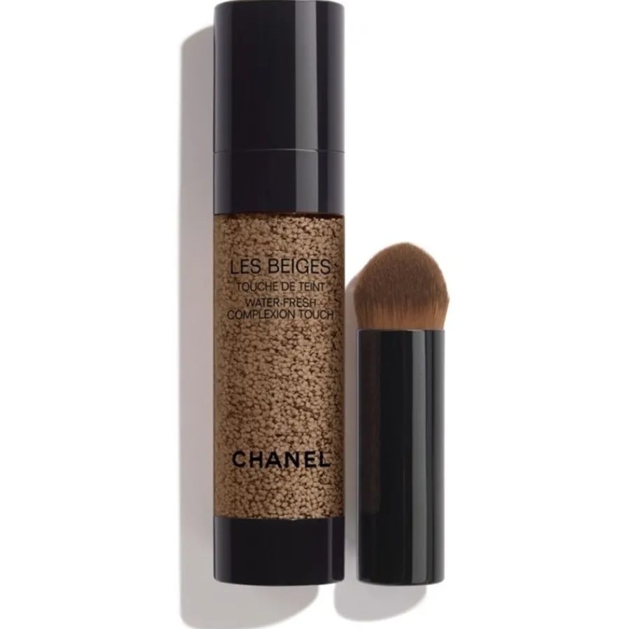 CHANEL HEALTHY GLOW MAKE-UP LES BEIGES TOUCHE DE TEINT Vielseitiges Make-up mit Mikrokapsel-Pigmenten für einen erfrischten Teint. Gleicht aus, verleiht Leuchtkraft, spendet Feuchtigkeit. Natürlich frischer Teint. von