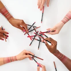 Essence Lipliner 8H Matte Comfort Lipliner von