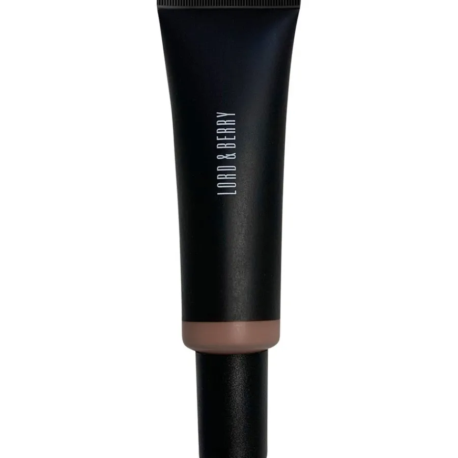 Lord u0026 Berry Lord & Berry Fluid Foundation On Stage