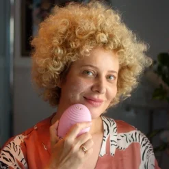 Foreo LUNA 4  Plus Normal Skin Thermo-Gesichtsreinigungsgerät mit NIR, rotem LED-Licht und Mikrostrom von
