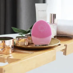 Foreo LUNA 4  Plus Normal Skin Thermo-Gesichtsreinigungsgerät mit NIR, rotem LED-Licht und Mikrostrom von