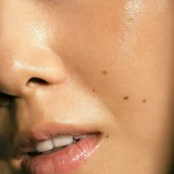 Mu00C1DARA Masken Peel Creamy Clay AHA Peeling Maske von MÁDARA Clearance