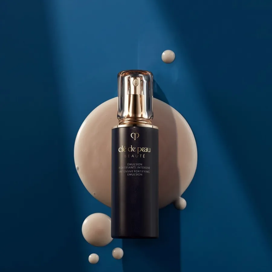 Clu00E9 de Peau Beautu00E9 Moisturizer Intensive Fortifying Emulsion von Clé de Peau Beauté