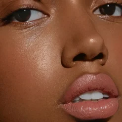 Mu00C1DARA MÁDARA Velvet Wear Matte Cream Lipstick