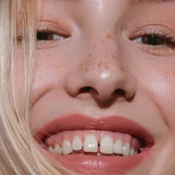 Mu00C1DARA MÁDARA Velvet Wear Matte Cream Lipstick