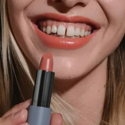 Mu00C1DARA MÁDARA Velvet Wear Matte Cream Lipstick