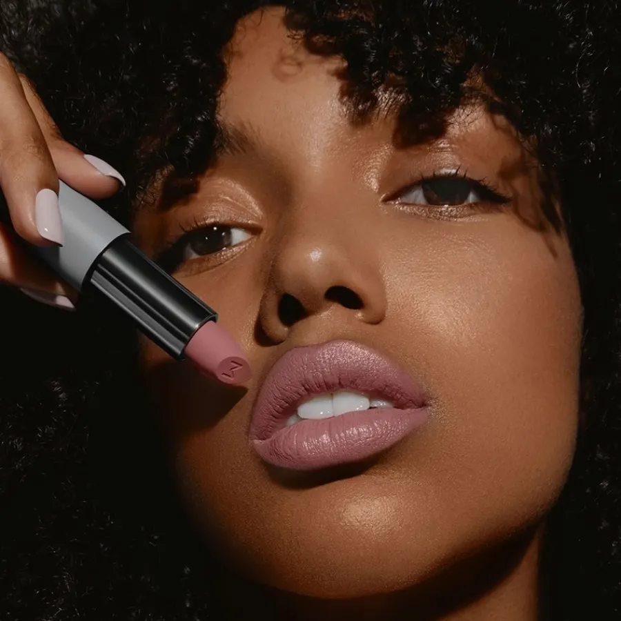 Mu00C1DARA MÁDARA Velvet Wear Matte Cream Lipstick