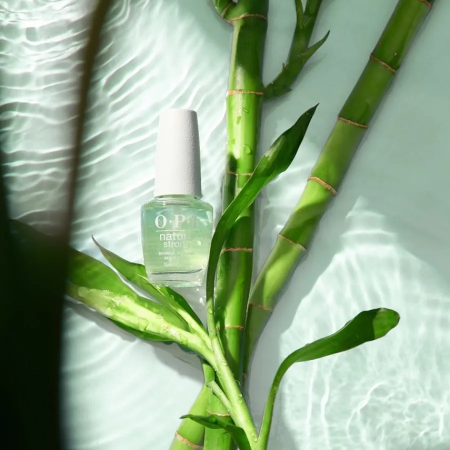 OPI Nature Strong Nail Lacquer von