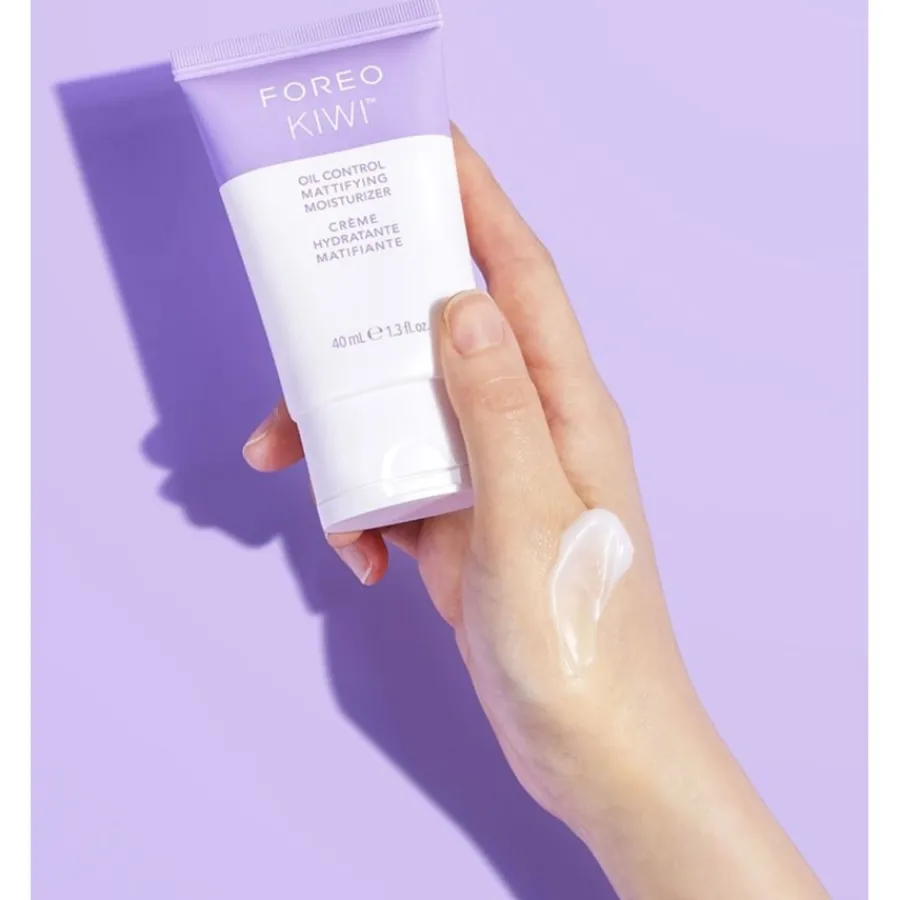 Foreo Pflege Oil Control Mattifying Moisturizer KIWI von