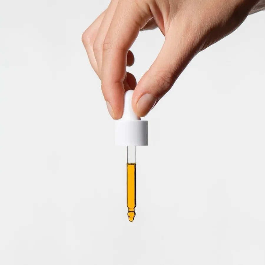 Mu00C1DARA Pflege Retinol Alternative Plant-Powered Bakuchiol Gesichtsöl von MÁDARA