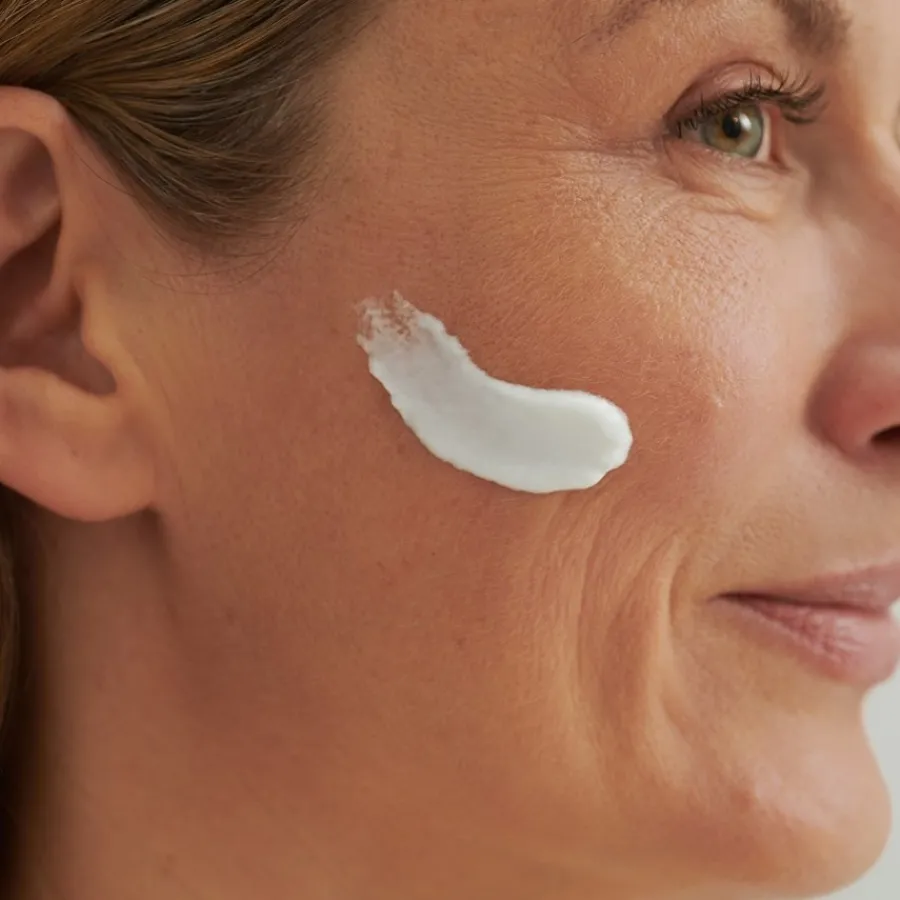 DADO SENS REGENERATION E CREMEMASKE - bei regenerationsbedürftiger Haut von Hot