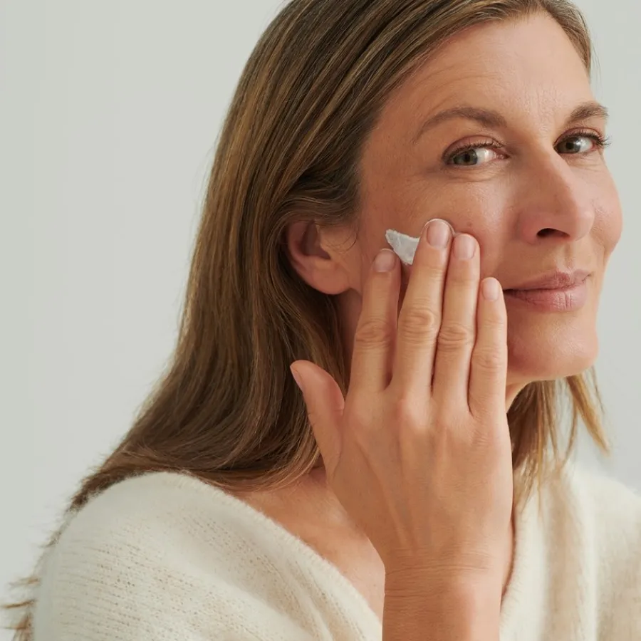 DADO SENS REGENERATION E NACHTCREME - bei regenerationsbedürftiger Haut von Clearance