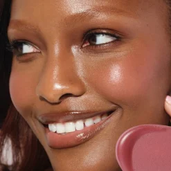 Anastasia Beverly Hills Rouge Blurring Serum Blush von Hot