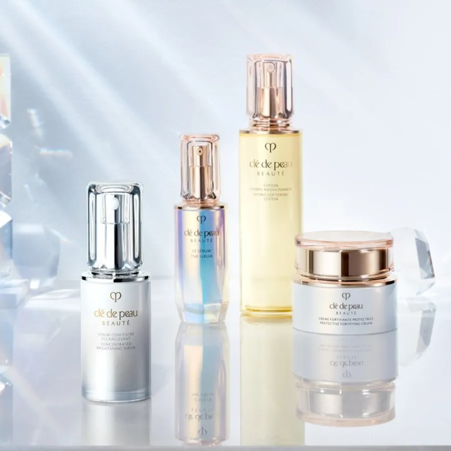 Clu00E9 de Peau Beautu00E9 Serum Concentrated Brightening Serum N von Clé de Peau Beauté