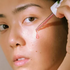 Mu00C1DARA Serum Peel Hyaloron Intense Peel Serum von MÁDARA Hot