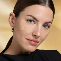 Clu00E9 de Peau Beautu00E9 Serum Precious Gold Vitality Serum von Clé de Peau Beauté Sale