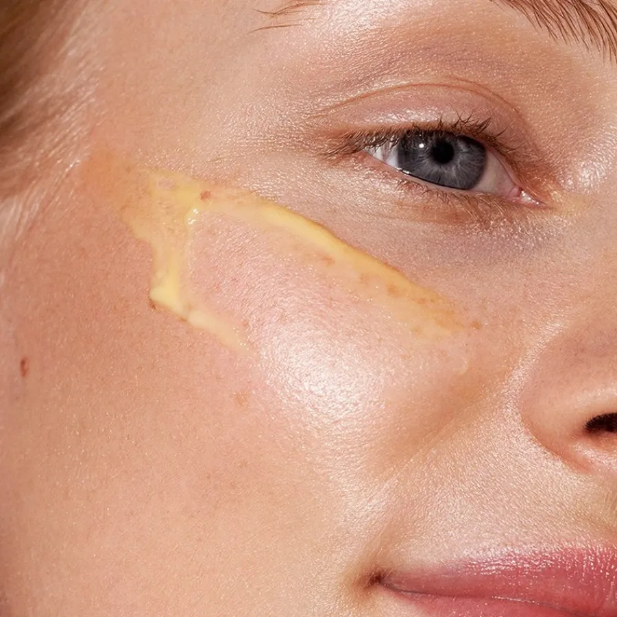 Mu00C1DARA Serum Vitamin C Intense Glow Concentrate von MÁDARA