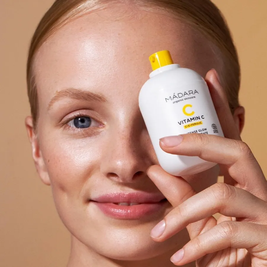 Mu00C1DARA Serum Vitamin C Intense Glow Concentrate von MÁDARA