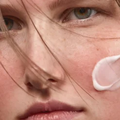 Mu00C1DARA SOS SOS Care 4-teilige, Hautberuhigende Routine von MÁDARA New