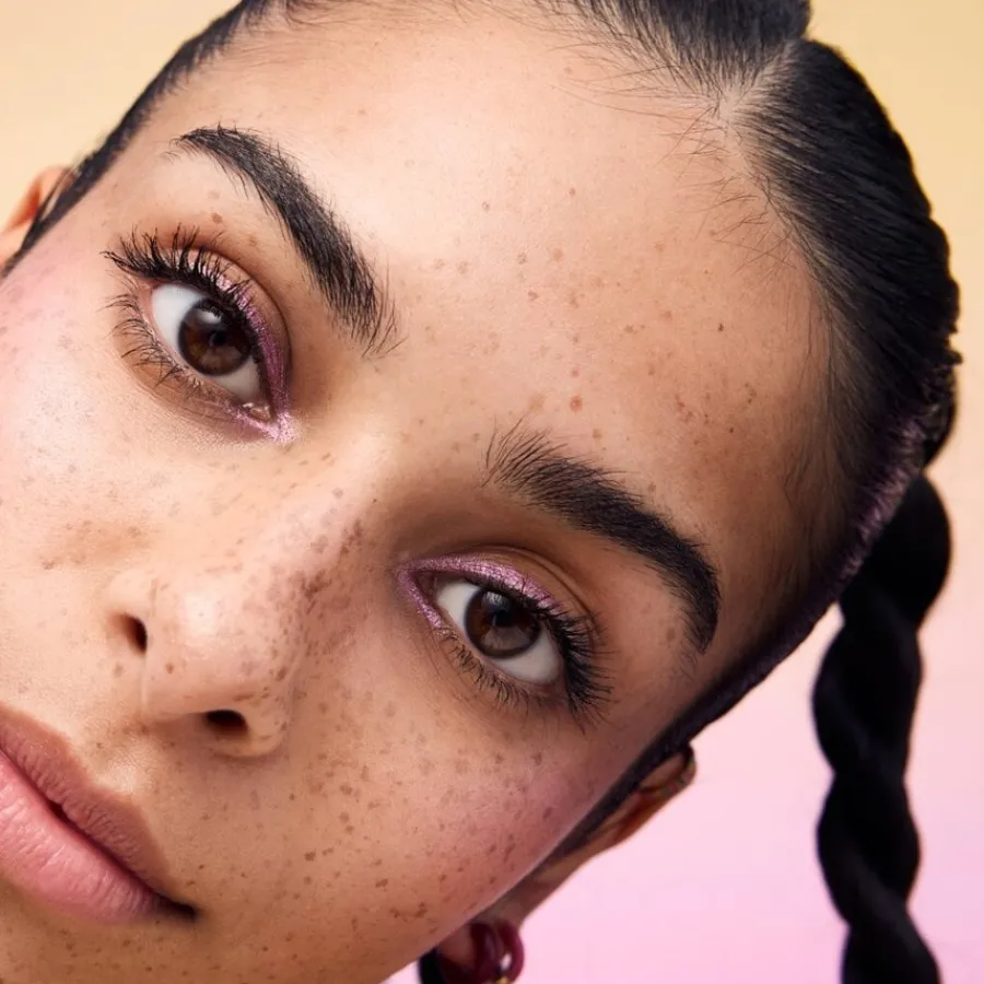 Essence Superman Duochrome Eyepencil von New