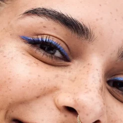 Essence Superman Duochrome Eyepencil von New