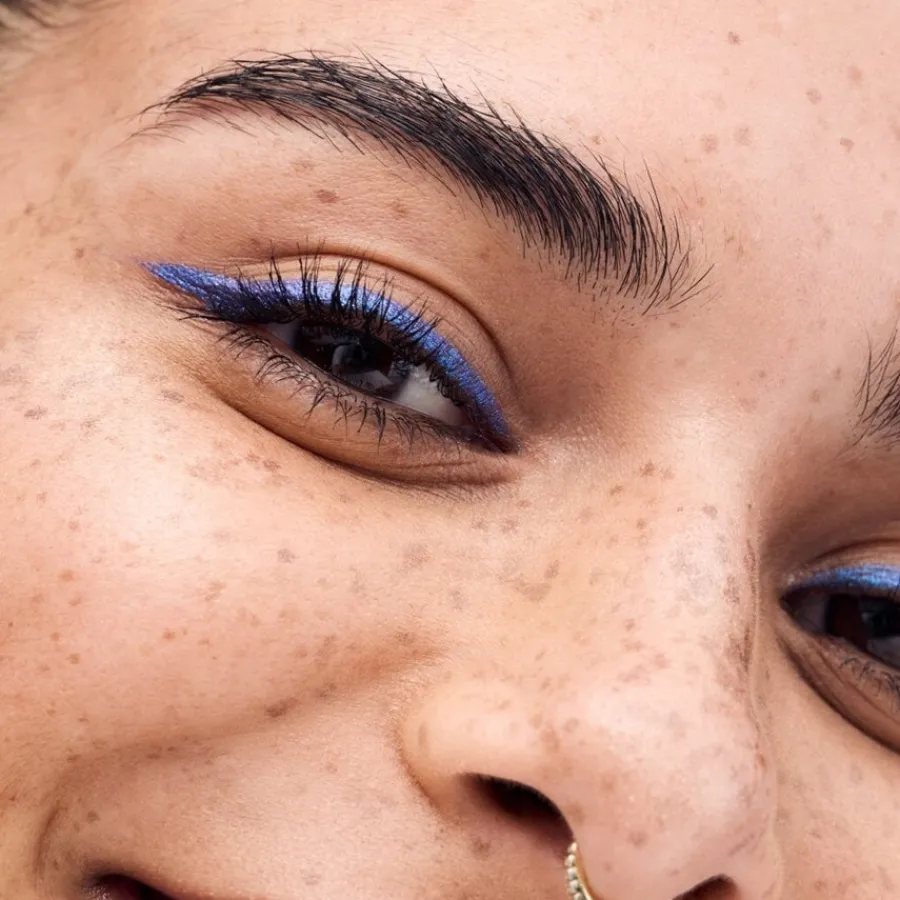 Essence Superman Duochrome Eyepencil von New