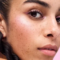 Essence Superman Jelly Highlighter Stick von