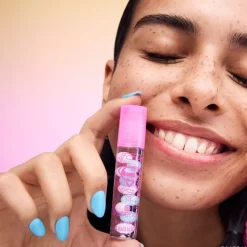 Essence Superman Lip Oil Roll-On von