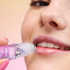 Essence Superman Lip Oil Roll-On von