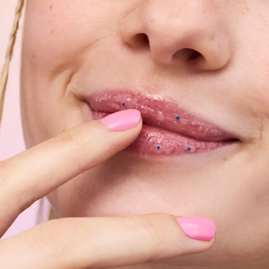 Essence Superman Lip Scrub von