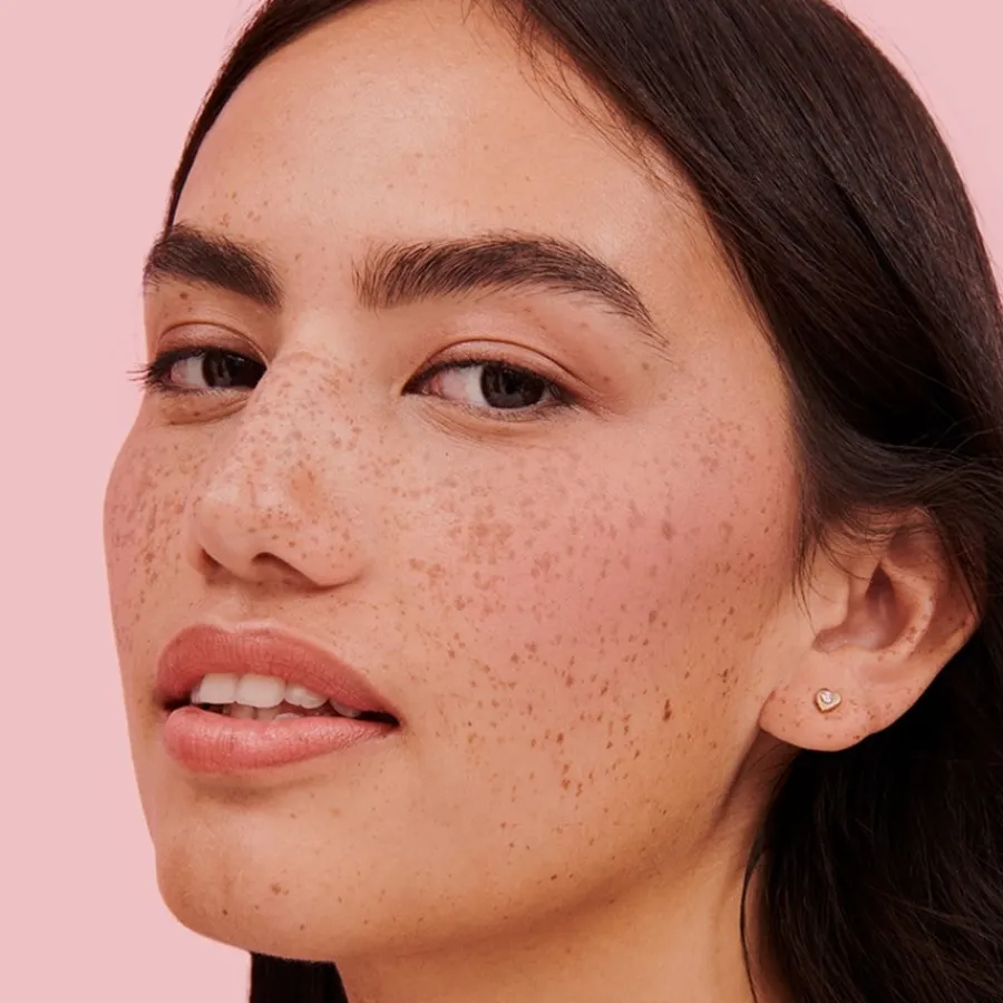 Benefit Teint Dandelion Rouge Mini von Online