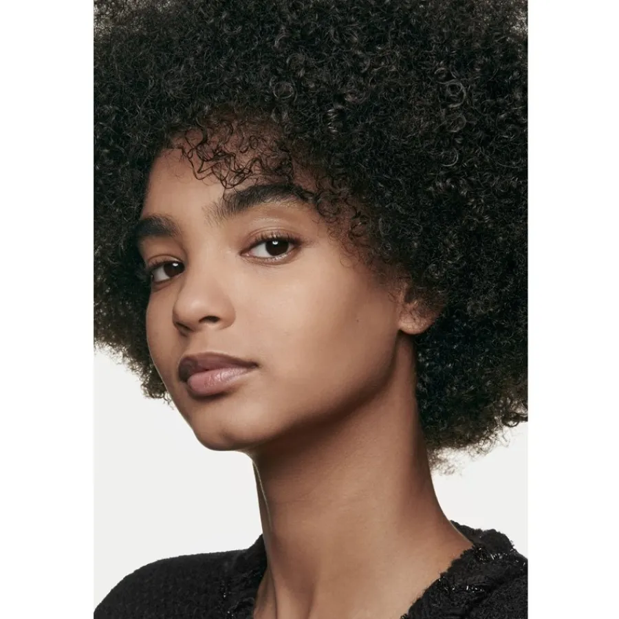 CHANEL TEINT GRUNDIERUNG ULTRA LE TEINT VELVET Foundation mit Weichzeichnereffekt. Samtig-mattes Finish. von Discount